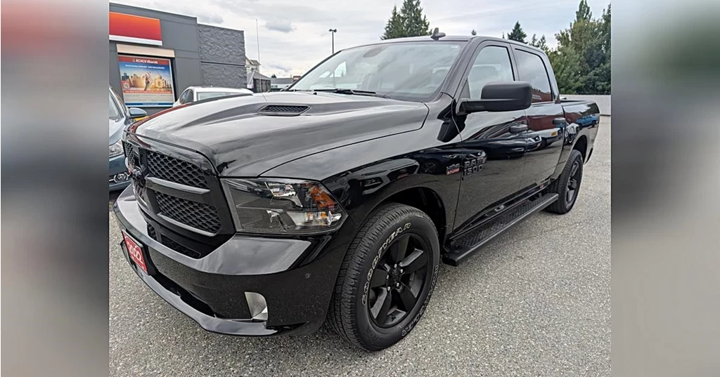 Used 2022 Dodge RAM 1500 EXPRESS 4X4 CREW CAB HEMI 5.7L V-8 Express 4x4 Crew Cab 5'7" Box