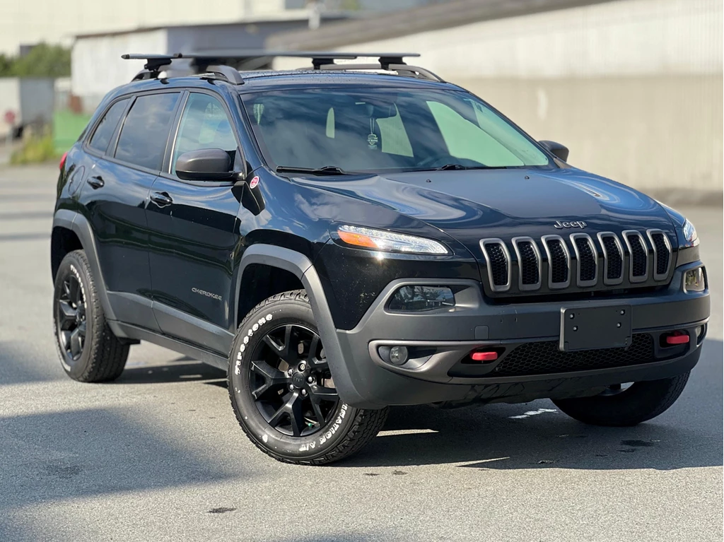Used 2018 Jeep CHEROKEE AWD TRAILHAWK 