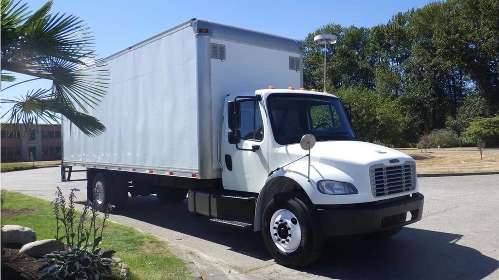 Used 2015 Freightliner M2106 28 Foot Cube Van Diesel with Air Brakes
