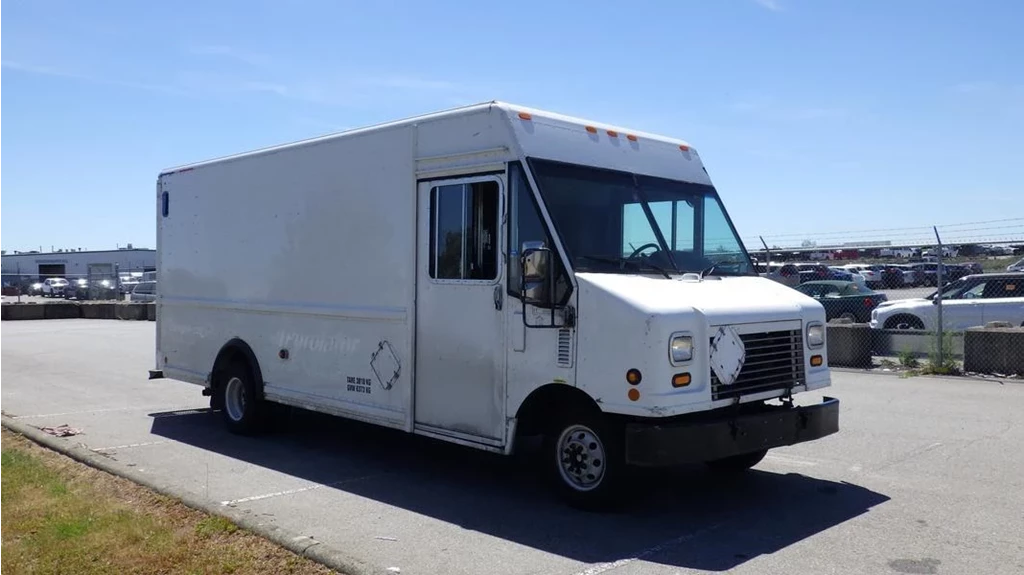 Used 2006 Ford ECONOLINE E-450 Cargo Step Van With Shelving