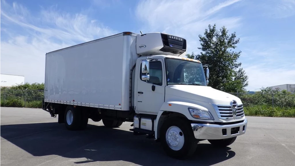 Used 2009 Hino 268 20 Foot Reefer Cube Van Diesel Power Tailgate Hydraulic Brakes