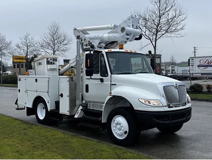 Used 2013 International DURASTAR MA025 Altec Bucket Service Truck Air Brakes