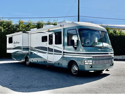 Used 2000 Ford MOTORHOME Pace Arrow Vision RV with 2 Slide Outs
