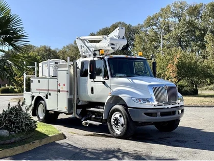 Used 2010 International 4300 Altec Bucket Truck with Diesel Engine, Air Brakes and Service Box