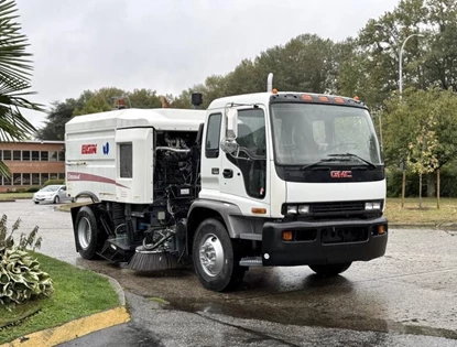 Used 2008 GMC T7500 Elgin Crosswind Diesel Street Sweeper with Dual Brooms