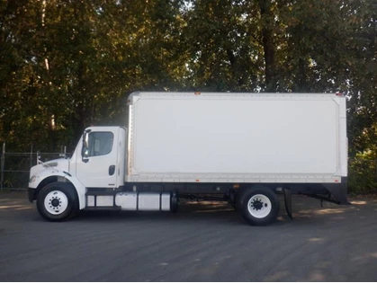 Used 2011 Freightliner M2106 18 foot Cube Van With Ramp Air Brakes Diesel