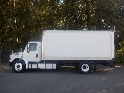 Used 2011 Freightliner M2106 18 foot Cube Van With Ramp Air Brakes Diesel
