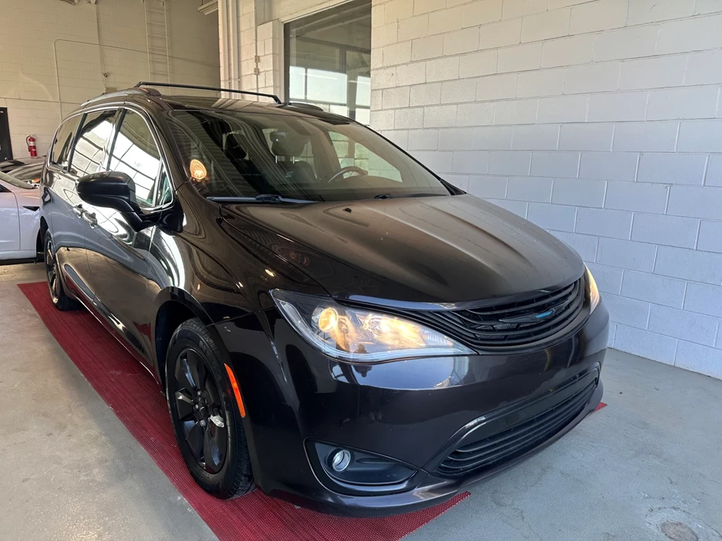 Used 2019 Chrysler PACIFICA HYBRID TOURING L | LEATHER |CLEAN CAR 