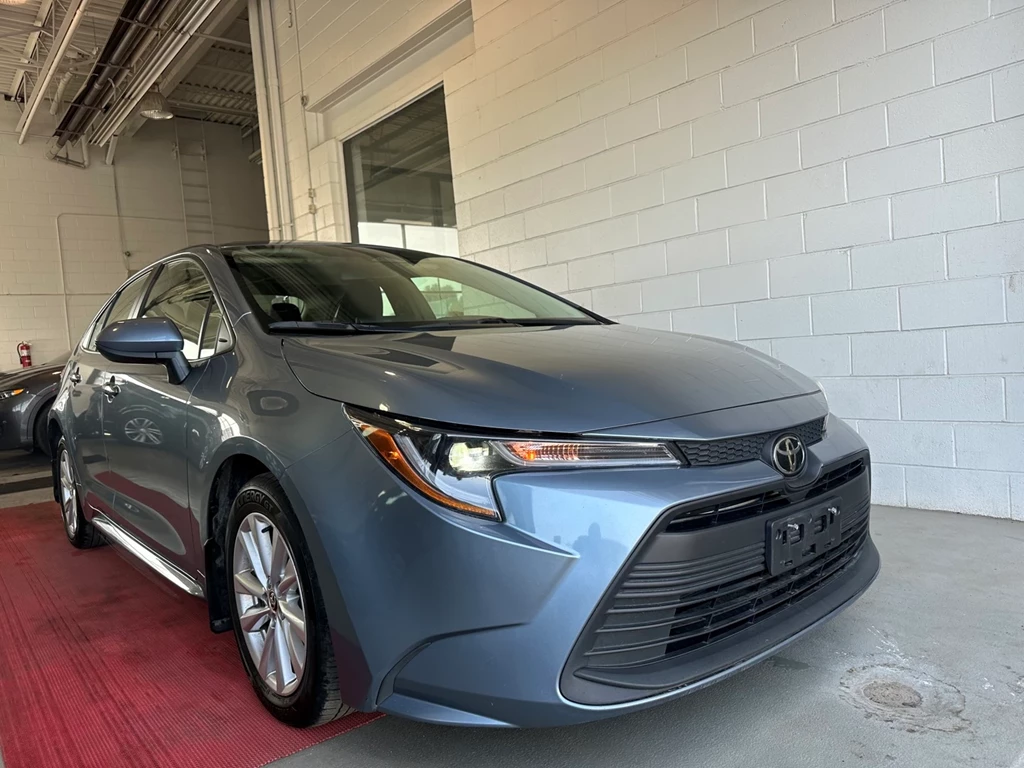 Used 2023 Toyota COROLLA LE UPGRADE |SUNROOF | GREAT ON GAS 