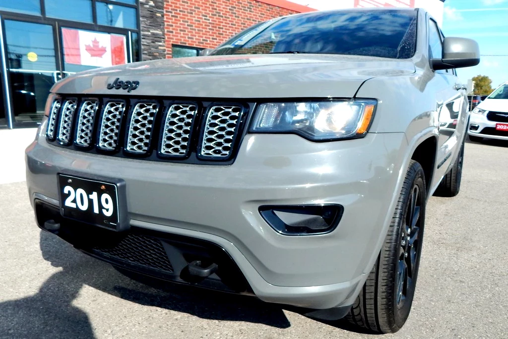 Used 2019 Jeep GRAND CHEROKEE LAREDO W/ BLINDSPOT SENSORS 