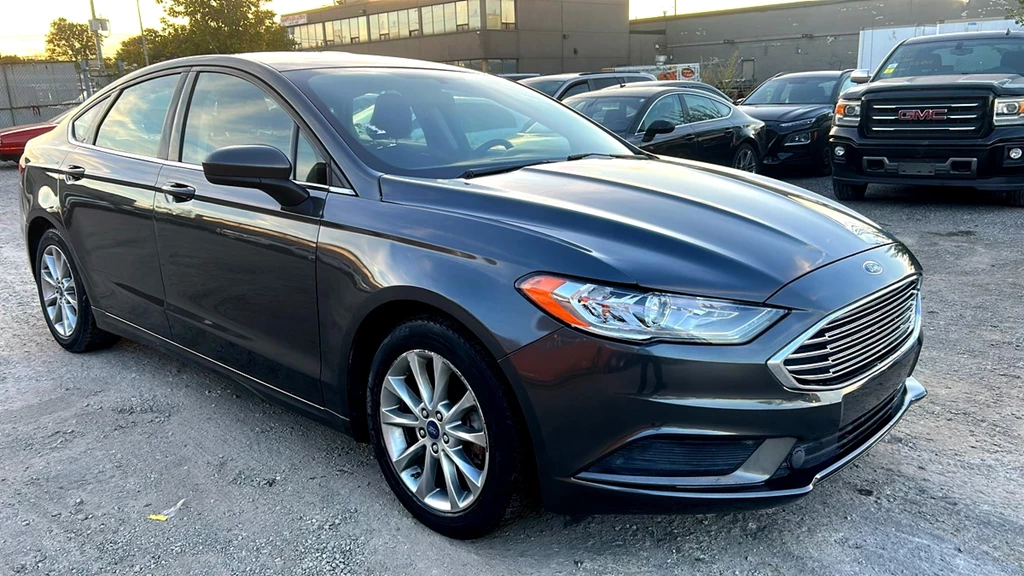 Used 2017 Ford FUSION SE 