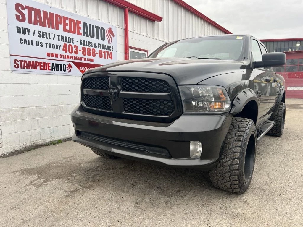 Used 2019 RAM 1500 CLASSIC EXPRESS 4X4 LIFTED | DIAMOND BLACK 