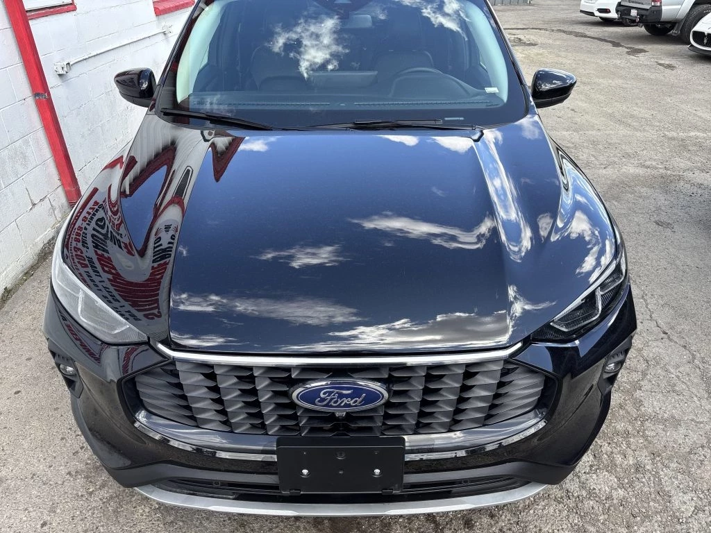 Used 2024 Ford ESCAPE PLATINUM | AWD | LEATHER HEATED AND COOL 