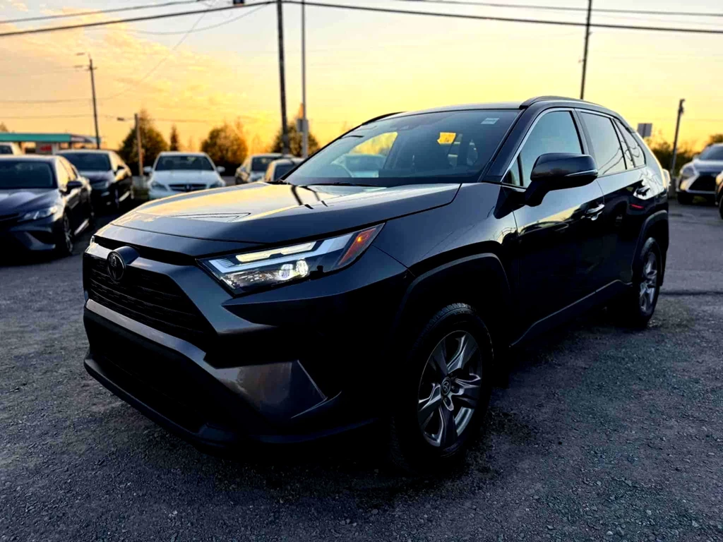 Used 2022 Toyota RAV4 XLE AWD 