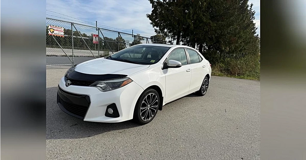 Used 2015 Toyota CORLLA L AUTOMATIC A/C LEATHER MOONROOF ALLOYS ... 4dr Sdn Auto L (Natl)