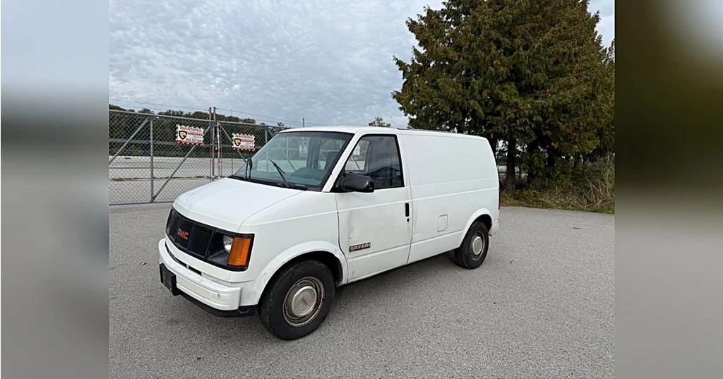 Used 1988 GMC SAFARI AUTOMATIC LOCAL BC 198,000 KMS ! CARGO V... 111" WB Cargo