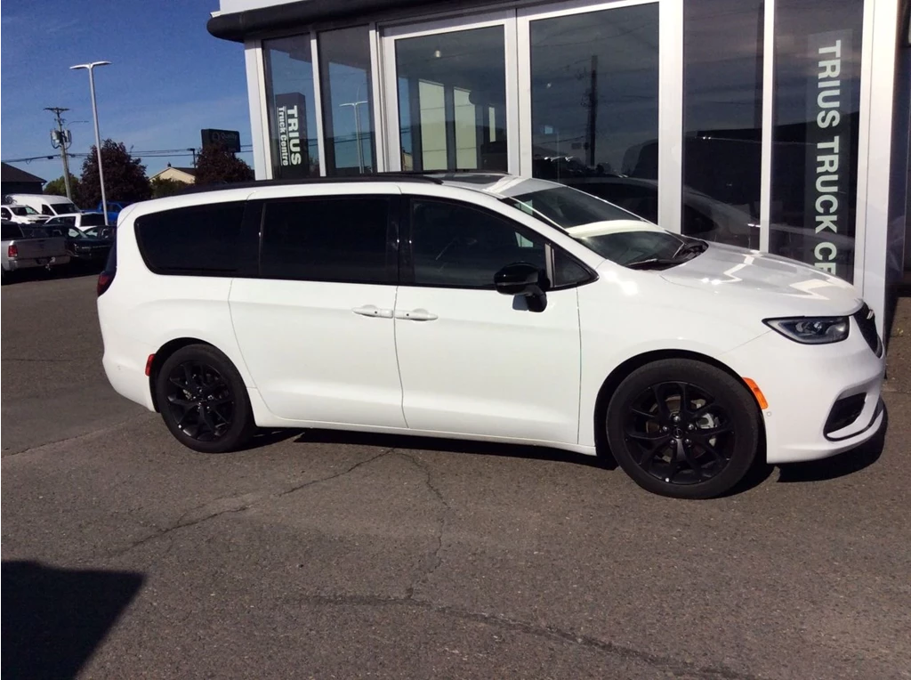 Used 2024 Chrysler PACIFICA Limited