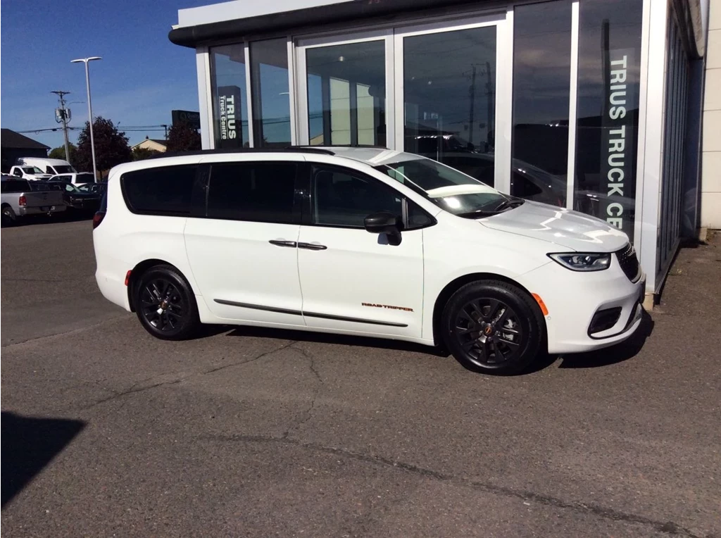 Used 2023 Chrysler PACIFICA HYBRID Touring L
