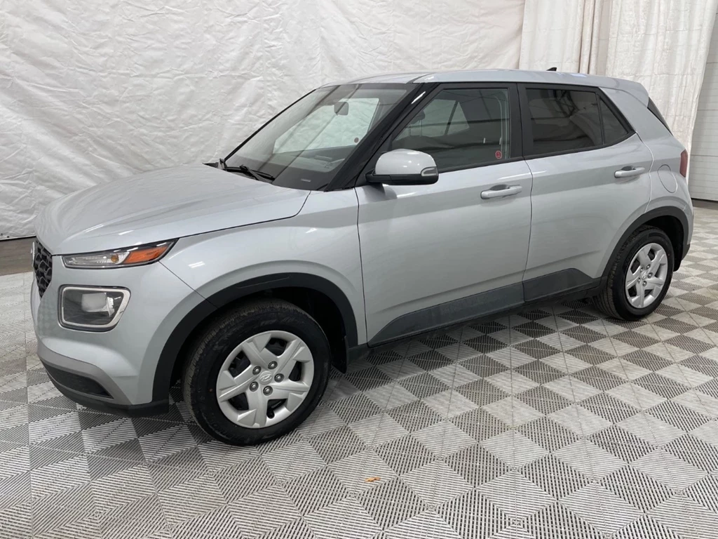 Used 2022 Hyundai VENUE Essential Manual