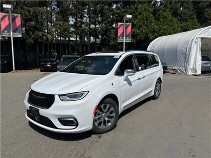 New 2024 Chrysler PACIFICA HYBRID PINNACLE PASSENGER VAN 