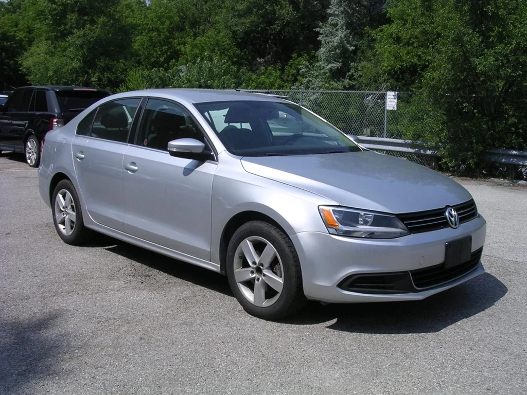 Used 2013 Volkswagen JETTA 4dr 2.5L Auto Comfortline
